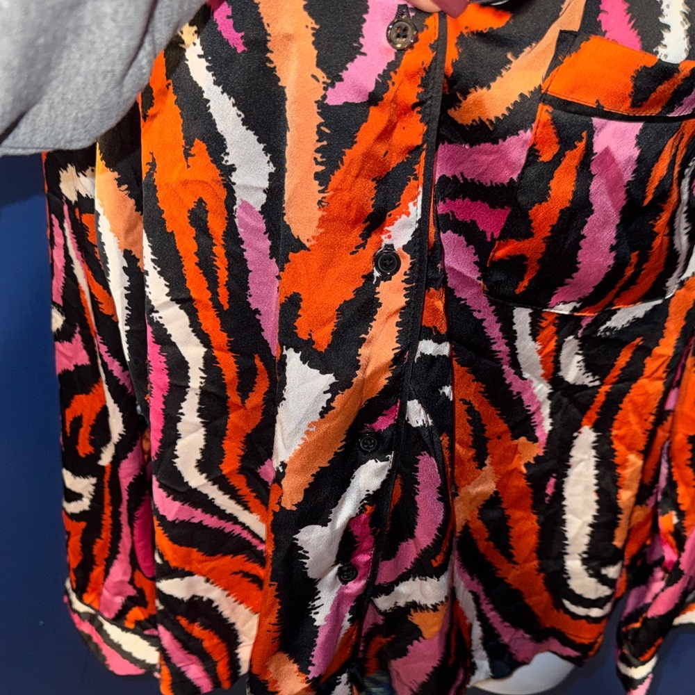 Diane Von Furstenberg- NWOT Satin Feel Zebra Print Blouse | Size Large - Picture 11 of 17